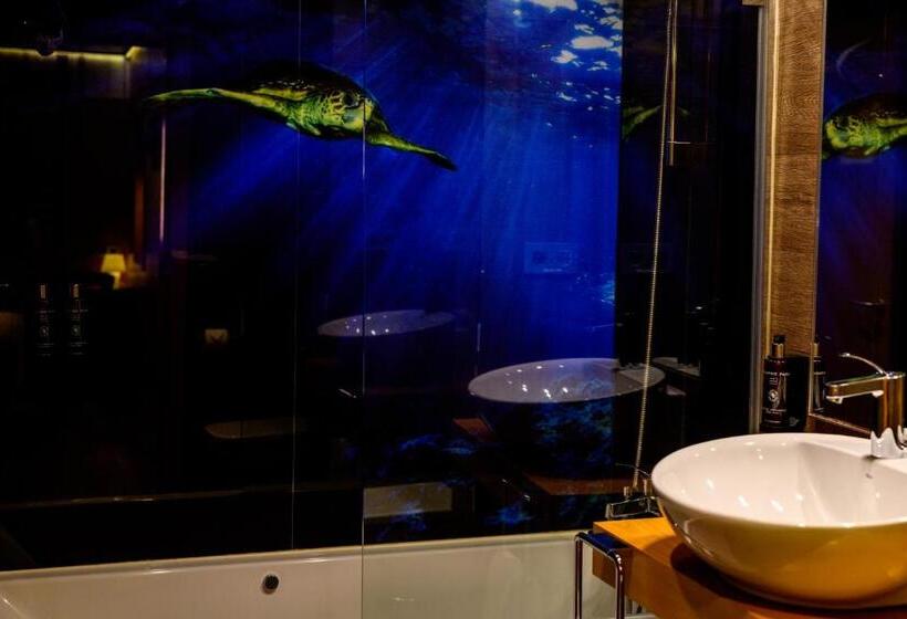 اتاق استاندارد, De Martin