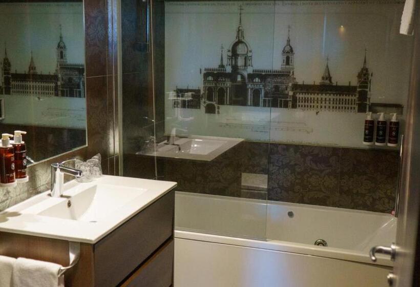 اتاق سوپریور با وان آب گرم, De Martin