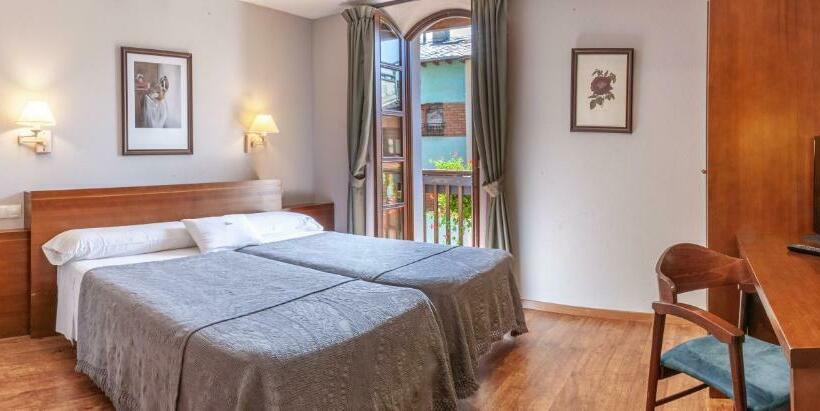 스탠다드 발코니 룸, Fonda Merce