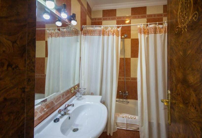 غرفة قياسية ثلاثية, Hidalgo