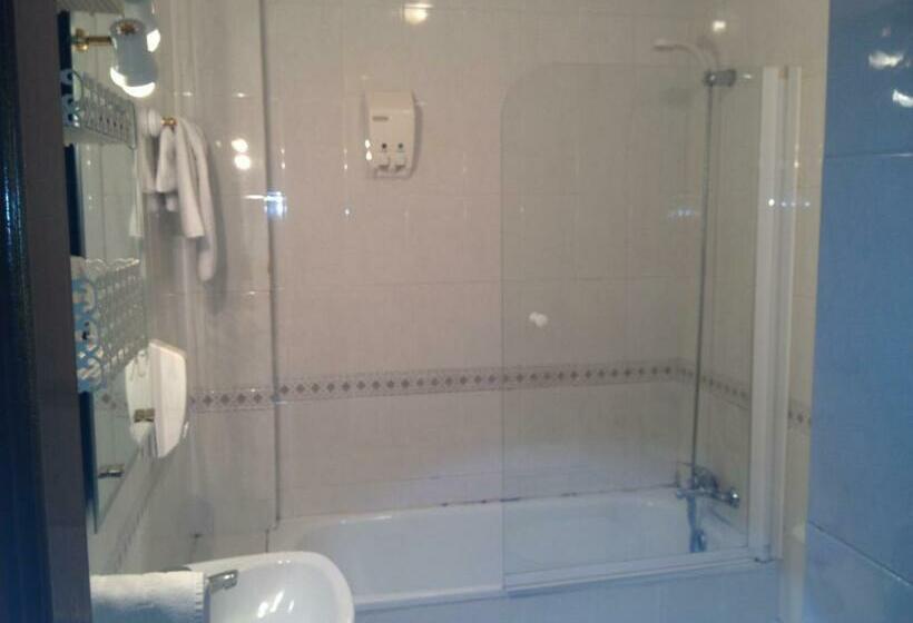 标准三人间, Hostal El Rocio