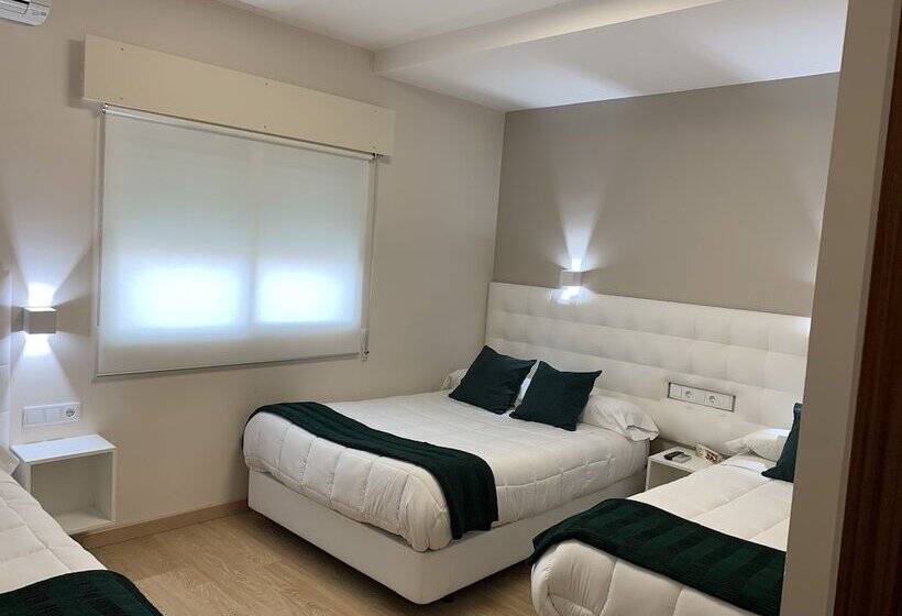 标准三人间, Hostal El Rocio