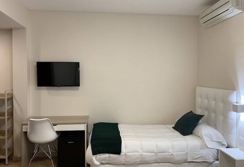 标准三人间, Hostal El Rocio