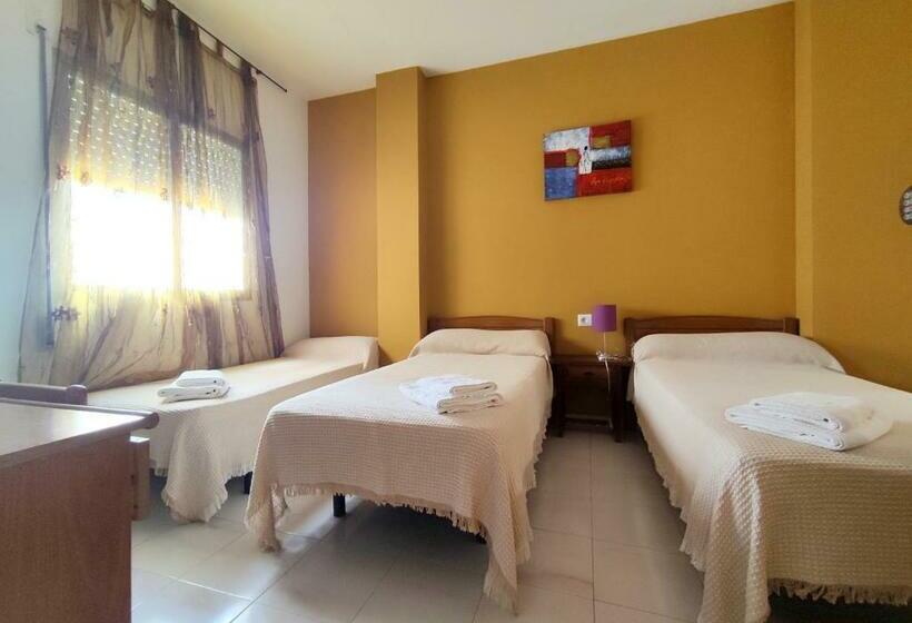 标准三人间, Hostal Neus