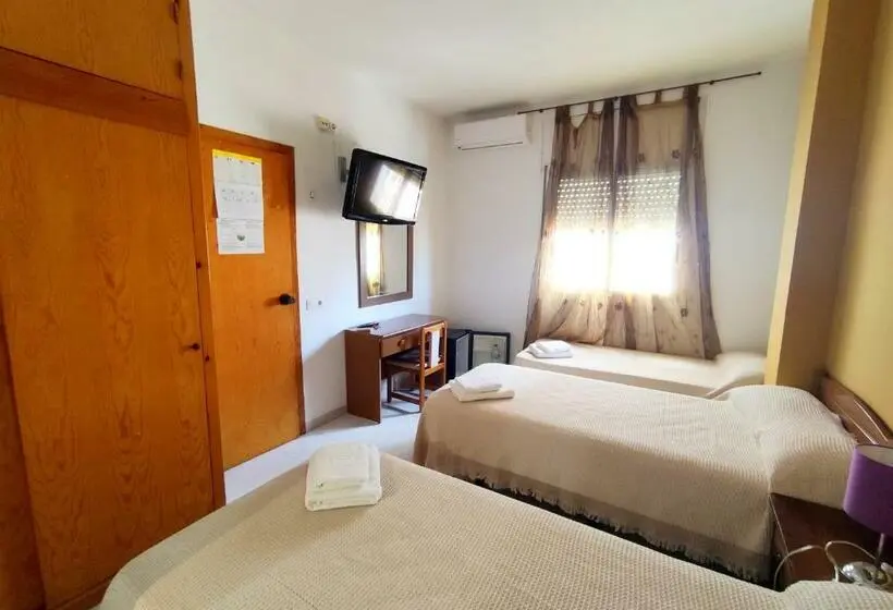 スタンダードトリプルルーム, Hostal Neus