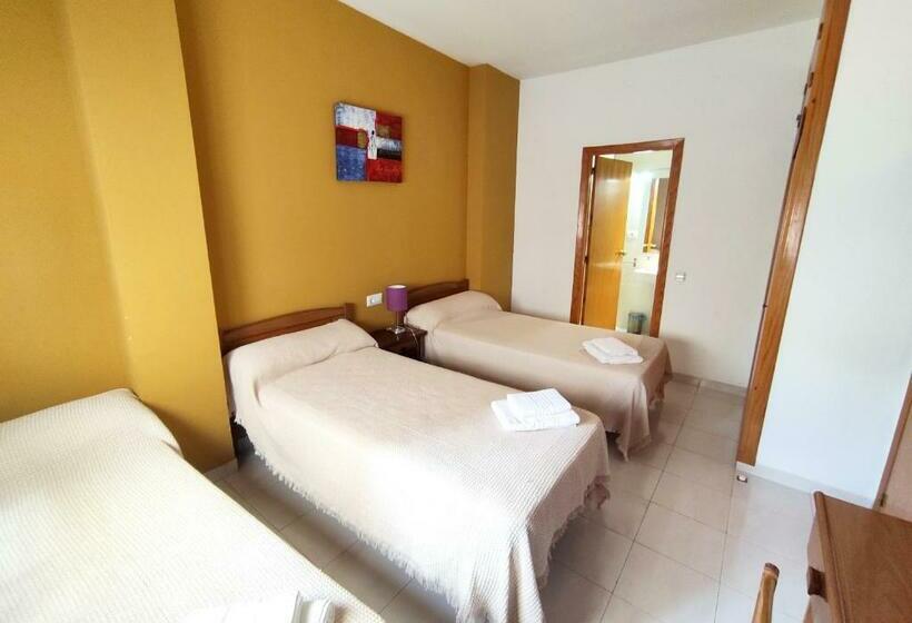 标准三人间, Hostal Neus