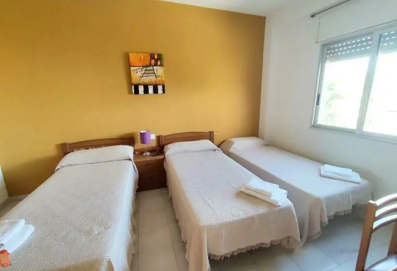 スタンダードトリプルルーム, Hostal Neus