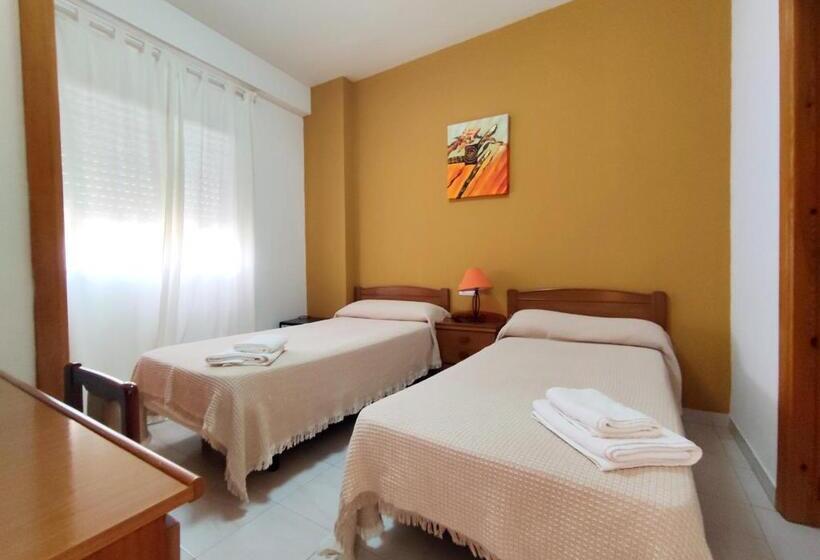 Номер Стандарт, Hostal Neus