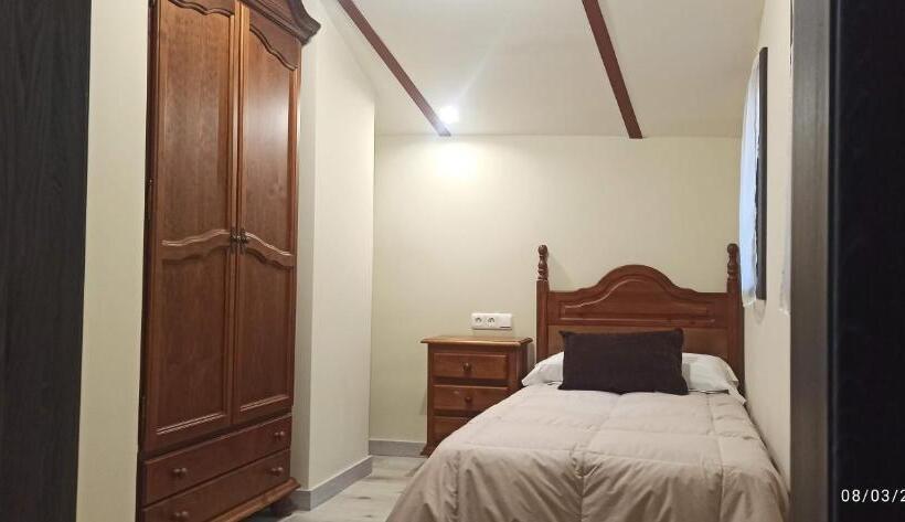 ファミリーステューディオ, Hostal San Antonio