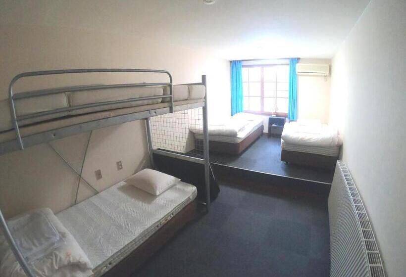 バスルーム共有のトリプルスタンダード, Monkey Rider