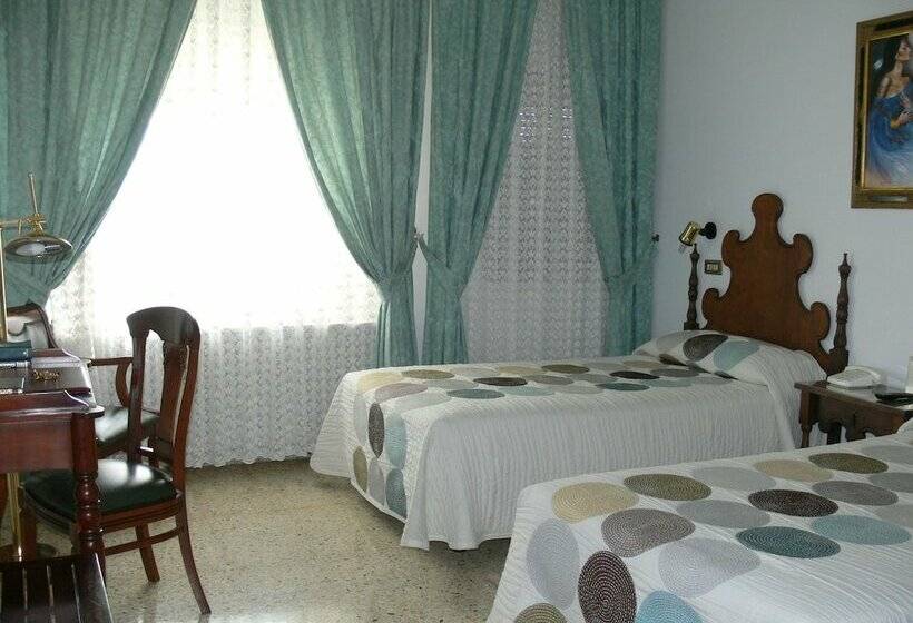 غرفة قياسية, Nico