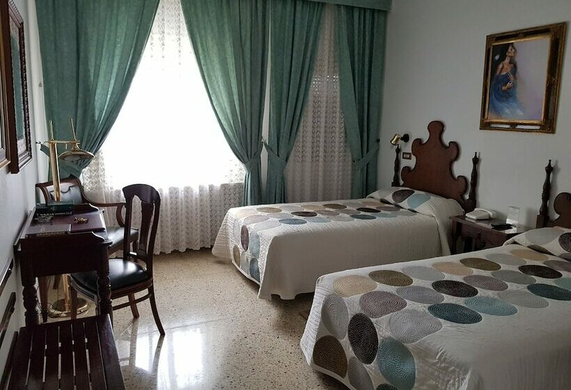 غرفة قياسية, Nico