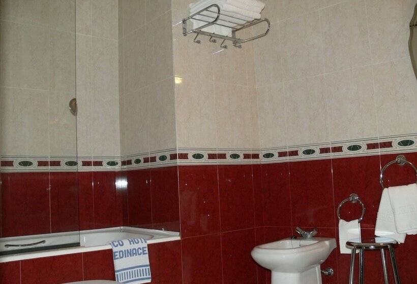 غرفة قياسية, Nico