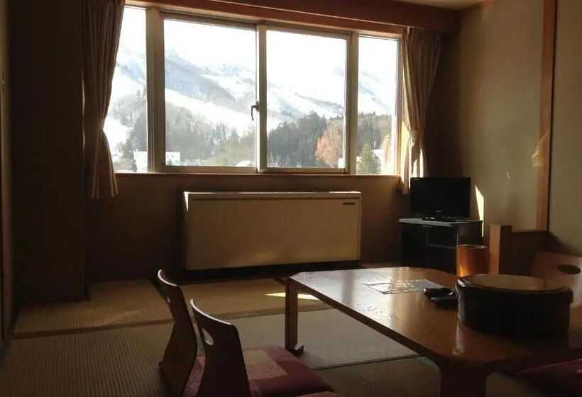 Camera Standard Vista Montagna, Happokan