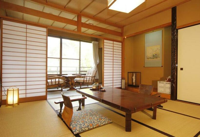 غرفة عائلية حمام مشترك, Mitake