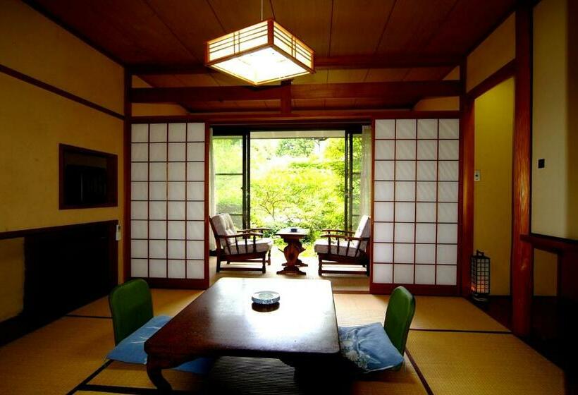 غرفة قياسية حمام مشترك, Mitake