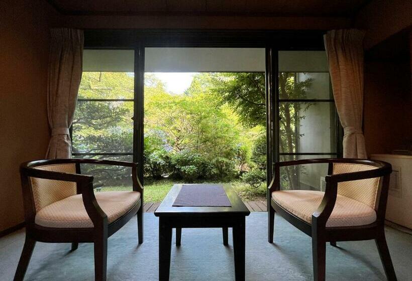 غرفة عائلية, Mitake