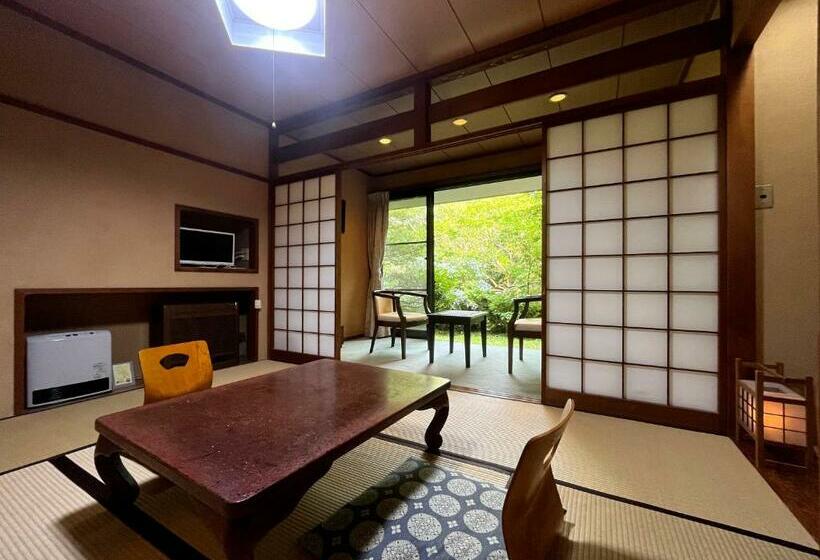 غرفة عائلية, Mitake