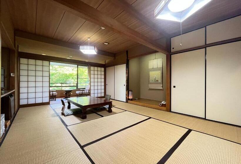 غرفة عائلية حمام مشترك, Mitake