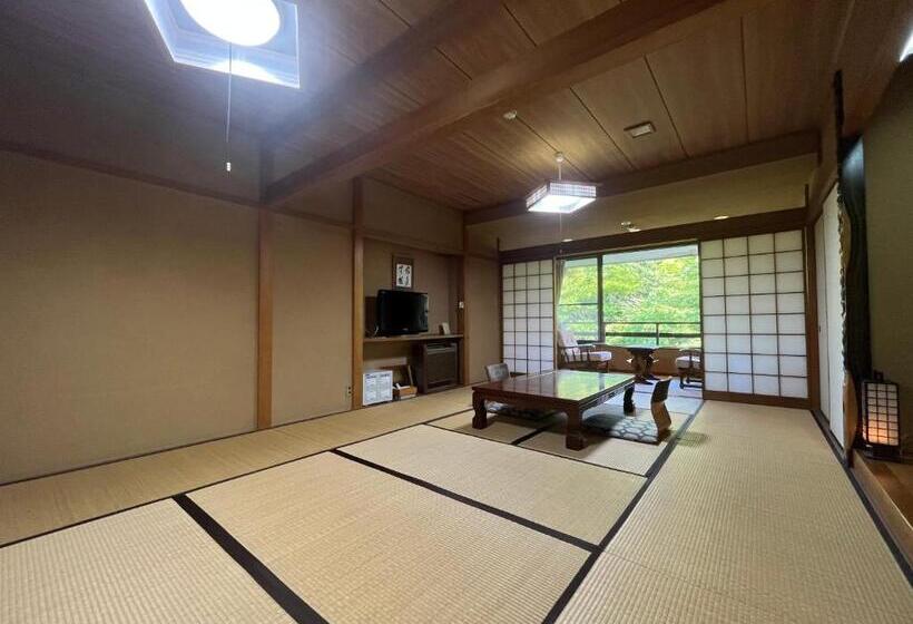 غرفة عائلية حمام مشترك, Mitake