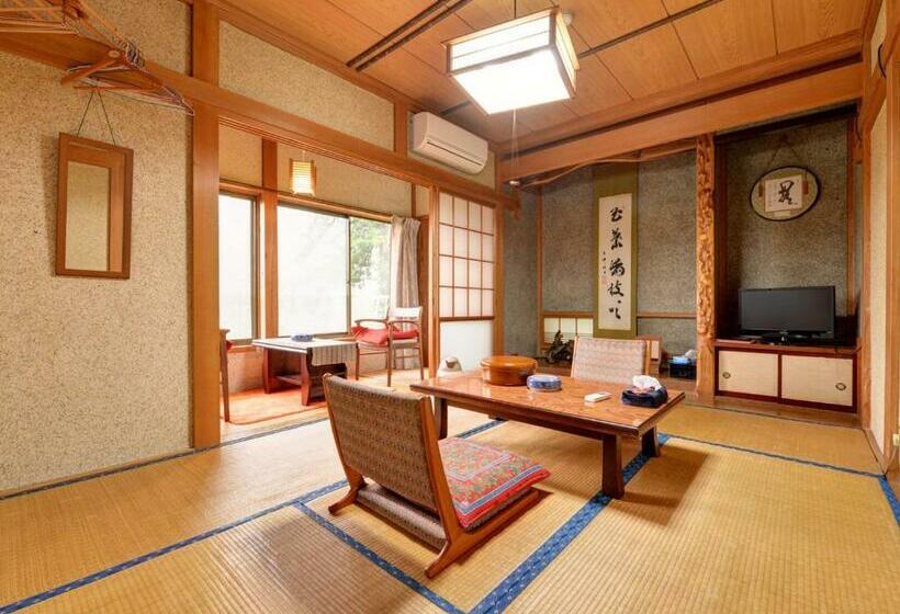 חדר סטנדרט לשלושה עם חדר אמבטיה משוף, Setoguchi