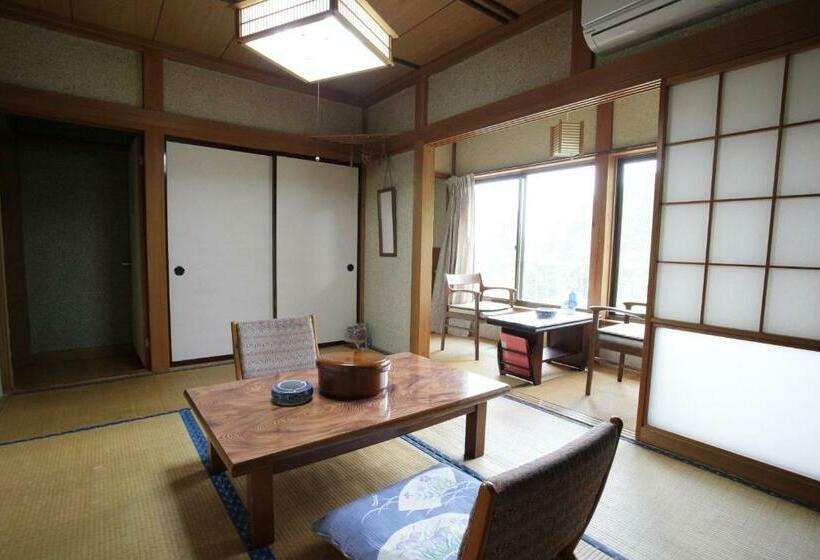 חדר סטנדרט לשלושה עם חדר אמבטיה משוף, Setoguchi