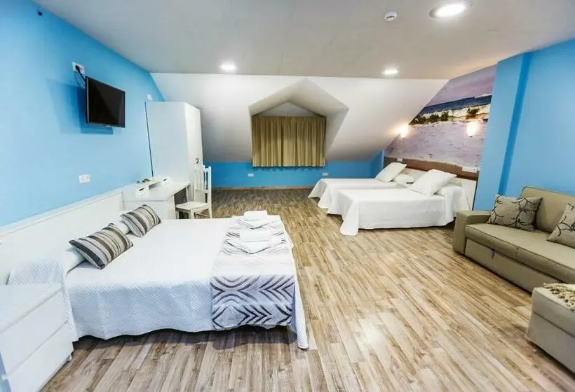 Standard Kolmen Hengen Huone, Albergue Arribada