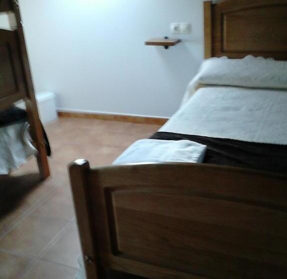 Четырехместный Номер Стандарт Вид на Сад, Albergue Camino Norte   Hostel