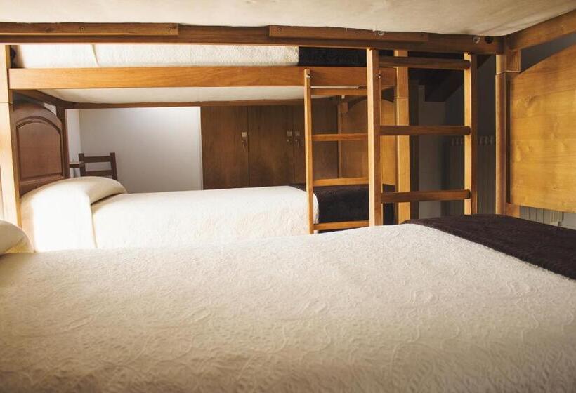 Четырехместный Номер Стандарт Вид на Сад, Albergue Camino Norte   Hostel