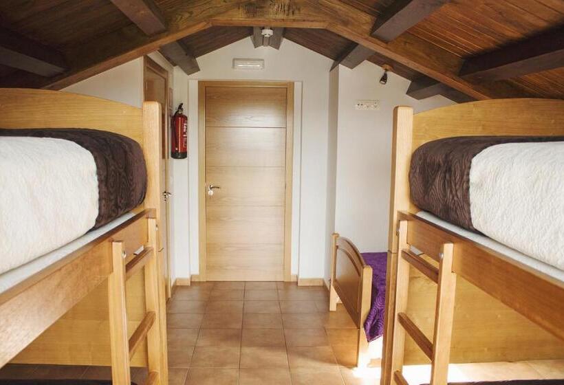 Четырехместный Номер Стандарт Вид на Сад, Albergue Camino Norte   Hostel