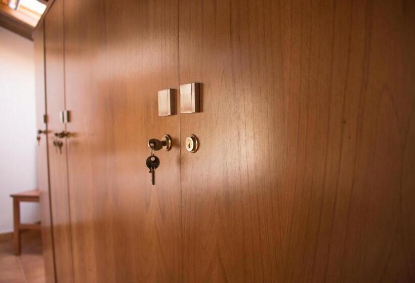 اتاق استاندارد چهارنفره با چشم‌انداز باغ, Albergue Camino Norte   Hostel