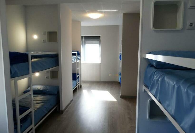 ルームシェアのワンベッド, Albergue Da Costa