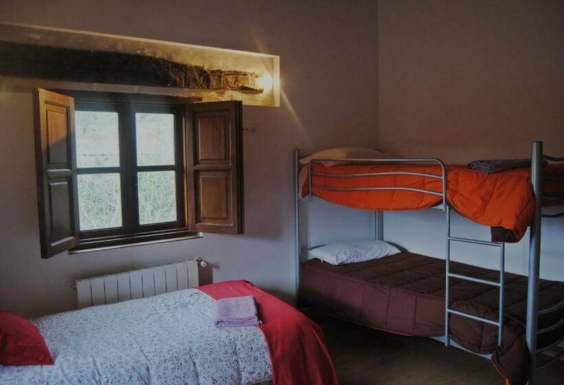 חדר סטנדרטי לארבעה עם חדר אמבטיה משותף, Albergue El Musgoso