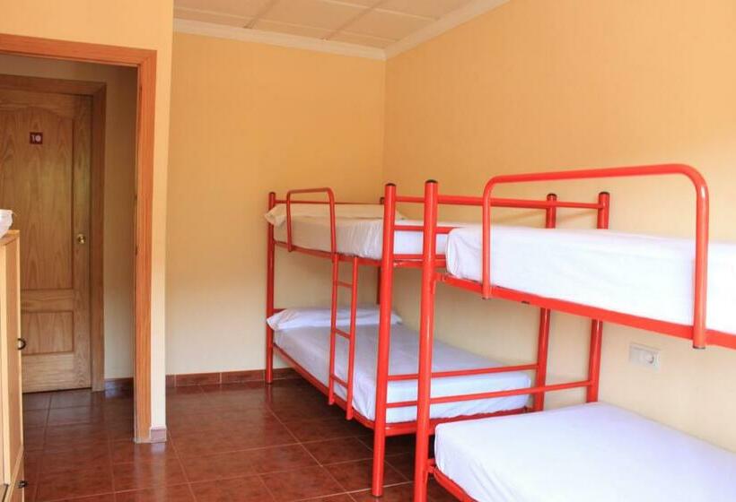 חדר סטנדרטי לארבעה עם חדר אמבטיה משותף, Albergue Los Chorros