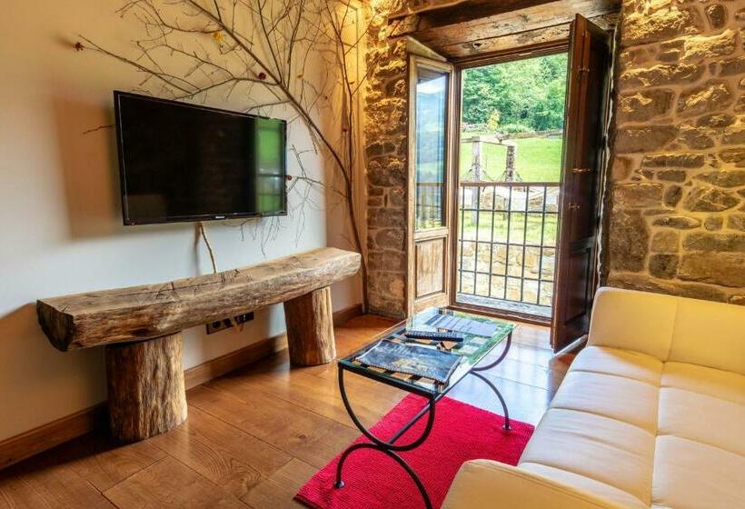 جناح ديلوكس, Casona De El Castaniu