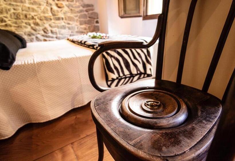 جناح ديلوكس, Casona De El Castaniu