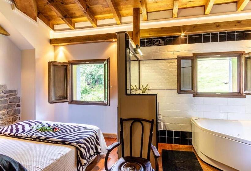 סוויטה דלוקס, Casona De El Castaniu