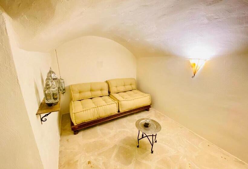 Люкс, Chinchonspa