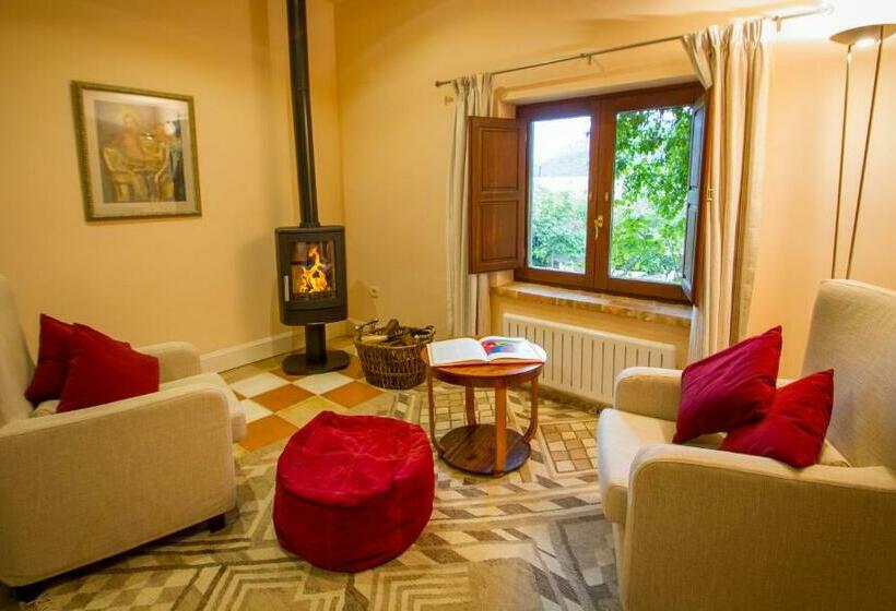 Полулюкс, La Torre Del Visco   Relais & Châteaux
