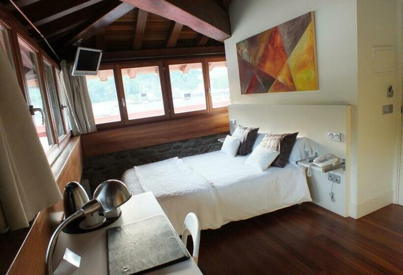 اتاق سوپریور, Larramendi Torrea