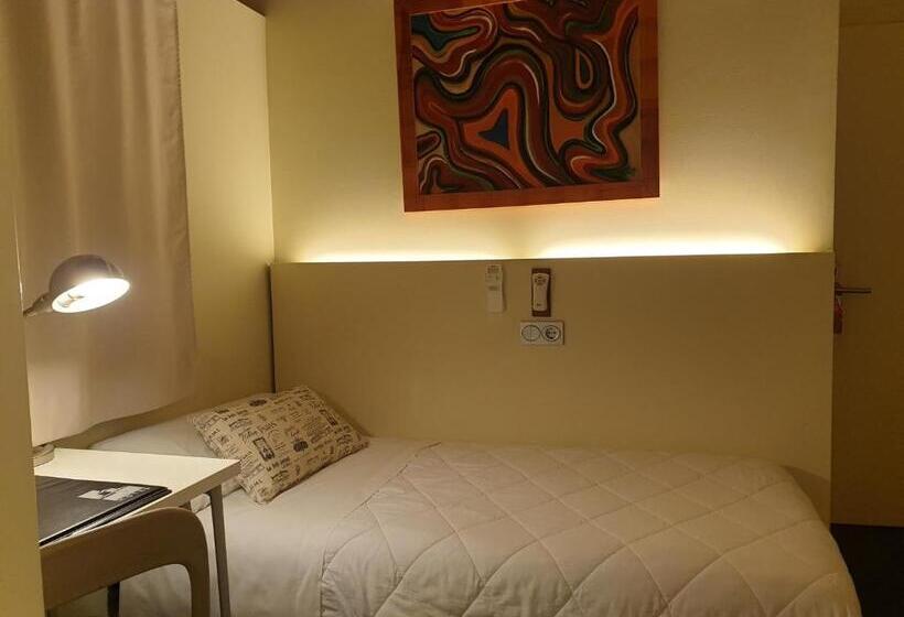 اتاق استاندارد یک نفره, Larramendi Torrea