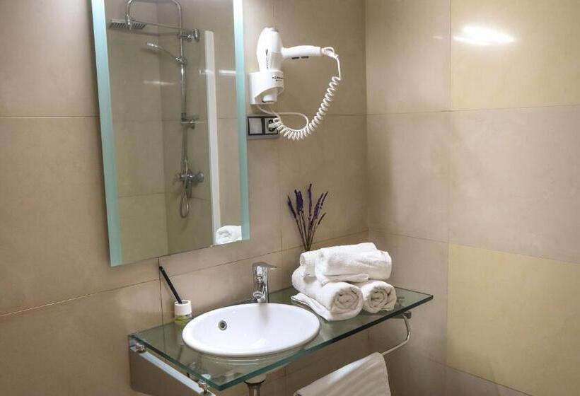 スタンダードトリプルルーム, Las Navas