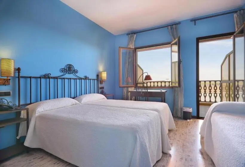 Standard Triple Room with Terrace, Moya