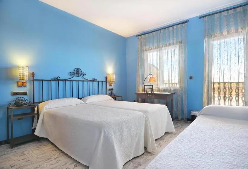 Standard Triple Room with Terrace, Moya