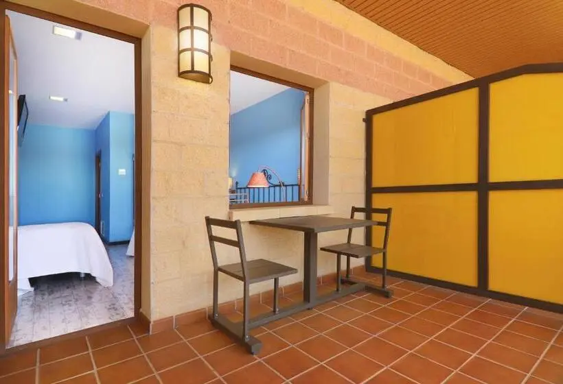 Standard Triple Room with Terrace, Moya