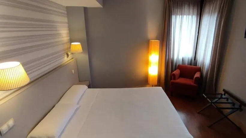 Deluxe room with river view, Puerta Del Arco