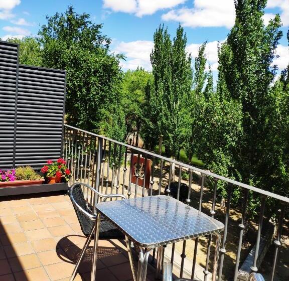 Deluxe room with river view, Puerta Del Arco