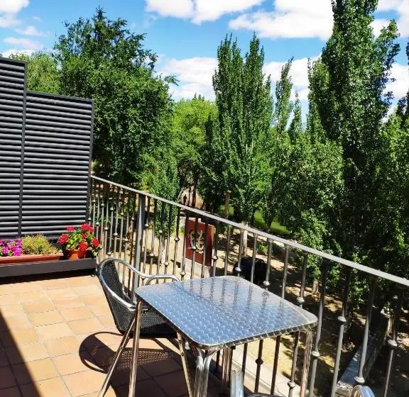 Deluxe room with river view, Puerta Del Arco