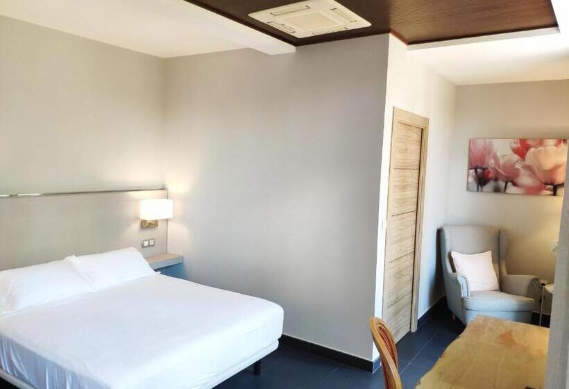 Deluxe room with river view, Puerta Del Arco
