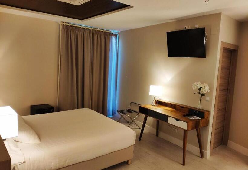 Deluxe room with river view, Puerta Del Arco